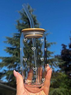 Cute Glass Cups Aesthetic, Cute Glass Tumblers, Simple Tumbler Design, Glass Custom Cups, Iced Coffee Cups Design, Glass Mug Aesthetic, Aesthetic Glass Cup Design, Ice Coffee Glass Cup