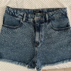 short nunca usado, comprado na riachuelo, maravilhoso, jeans com strass Short Con Strass, Sp Style, Short Jeans, Shorts Jeans, Jean Shorts, Zara, Nike, Crochet, Denim Shorts