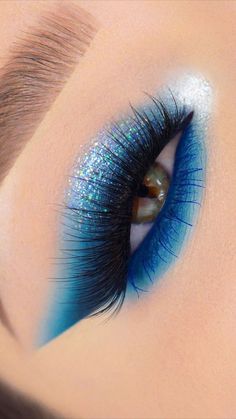 Sparkly Eye Makeup, Maquillage Yeux Cut Crease, Eye Makeup Images, Prom Eye Makeup, Christmas Makeup Look, Eye Makeup Pictures, Smink Inspiration, Beautiful Eye Makeup