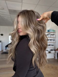 #brunette #balayage #brunettebalayagehair #beachyhair #brunettebalayage #blondebrunette Brunette Blonde Dimensional Hair, Blonde Money Piece Balayage Brunette, Cool Brown Blonde Balayage, Cool Toned Bronde Balayage, Blond Bayalage On Dark Hair, Soft Bronde Balayage Brunette, Brunette With Blonde Pieces, Root Melt Brown, Blonde Money Piece Brown Hair