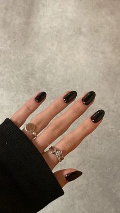 15 chic minimalist fall nail ideas and winter nail designs you don't want to miss! I'm definitely getting #6 tomorrow - I just can't help myself! Too cute! autumn nail ideas | September nails October nails winter nail trends #nails #fallnails #winternails #manicure #minimalist Black Gel Nails, Grunge Nails, Casual Nails, Round Nails, Dark Nails, Black Nail, Nature Tattoos, Minimalist Nails, Manicure Y Pedicure