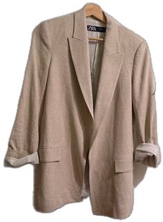 Casual Beige Blazer For Layering, Chic Beige Blazer For Layering, Beige Relaxed Fit Blazer For Spring, Oversized Blazer For Spring Layering, Oversized Cream Blazer For Spring, Oversized Cream Blazer For Fall, Casual Beige Zara Blazer, Classic Beige Blazer With Relaxed Fit, Classic Beige Relaxed Fit Blazer