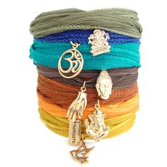 Silk Wrap bracelets with sacred symbols.Wrap yourself in positivity. Each handmade silk bracelet features our signature charms Ganesh, Buddha, Om, Namaste, Dove and Mudra. Yoga Jewelry bracelet wrap. Choose your favorite intention Choose one or a couple for that special treasured gift Each bronze charm is crafted for long-lasting wear - Forest Green Ganesh - "Wherever there is Ganesh; there is Success and Prosperity". He is the symbol of wisdom; intelligence; education; prudence; luck and fortun Buddha Mudra, Silk Ribbon Jewelry, Om Buddha, Crafts Upcycling, Modern Hippie Style, Silk Wrap Bracelets, Spiritual Journals, Silk Bracelet, Ribbon Jewelry