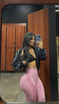 Gym Outfits Arm Day, 150 Pound Woman, Slim Thick Body Reference Petite, Outfit Gym Mujer, Gym Body Women, Gym Poses Women, Gym Inspo Women, Gym Girl Outfits, Body Goals Curvy Outfits Jeans