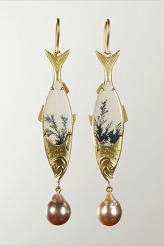 Herring Pearl Earrings made of 18k gold, Edison pearls and dendritic agate from Lunar Rain. Designed by Melissa Chen. Herring Fish, Fish Ring, Fish Earrings, Angel Fish, Dendritic Agate, Funky Jewelry, Agate Jewelry, Jewelry Lookbook, Akoya Pearls