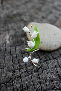 Lily of the valley 925 Sterling Ring Floral by Jewelrylimanska Branch Wedding Band, Moonstone Engagement Ring Rose Gold, Vintage Engagement Ring Settings, Criss Cross Ring, Rose Gold Diamond Ring Engagement, Moonstone Engagement Ring, Floral Jewelry, Flower Fairies, Wedding Ring Designs