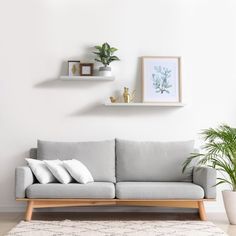 https://vimeo.com/408694922 Floating Shelves Living Room, Black Floating Shelves, Floating Shelf Decor, Shelf Decor Living Room, White Floating Shelves, Living Room Shelves, Wood Floating Shelves, Floating Wall Shelves, Design Del Prodotto