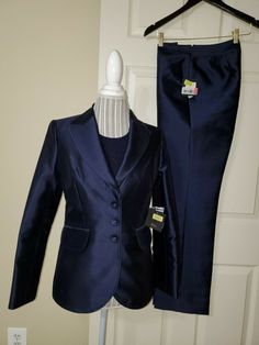 REBA Luxe Elegant Women`s 3 Pc. Pants, Sweater-Top & Blazer Suit Treasured Jewels Celestial Blue Wool & Silk Blend Sz.4 Brand New with Tags $394 Brand: Reba Style:  SCU 248/801/33 Blazer: 152 320  6312168  Sweater-Top: 152 320  6313972 Pants: 152 320  6312252Women`s Size: Blazer and Pants - 4; Top - Small Material: Blazer and Pants: Shell: 61% Wool 39% Silk Lining: 100% Acetate Top: 75% Rayon 25% Nylon Color: Treasured jewels Celestial Blue Made in China Dry clean only (Top: Hand wash cold) Reta Evening Pant Suits, Pantsuits For Women, Suit Separates, Blue Wool, Elegant Woman, Blazer Suit, Sweater Top, Women's Blazer, Brand New