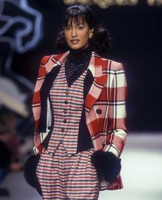 Yasmin Ghauri, Yasmeen Ghauri Runway, 1990s Supermodels, 00s Runway, Jacques Fath, Yasmeen Ghauri, Runway Gowns, 90s Runway Fashion, Mode Chanel