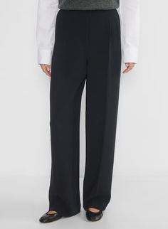 THE EFFORTLESS PANT™ | Aritzia Timeless Semi-formal Wide Leg Bottoms, Modern Wide Leg Bottoms With Pressed Crease, Business Casual Wide-leg Pleated Pants, Elegant High-waisted Wide Leg Pants With Concealed Placket, Modern Formal Wide Leg Pants With Pockets, Elegant Wide Leg Pants With Accordion Pleats, Modern Wide Leg Pants With Pressed Crease, Wide Leg Office Pants With Concealed Placket, Wide Leg Bottoms With Pressed Crease For Work