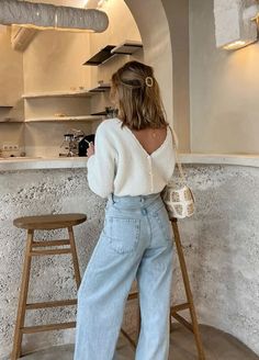 Neutral Outfit Inspo Aesthetic, Timeless Business Casual, Fall Outfits Dinner Date, Casual Feminine Winter Outfits, Spring Outfits In Italy, Classy Feminine Outfits Casual, Style For Mid Size Women, Beachy Cold Weather Outfit, Timeless Outfit Ideas