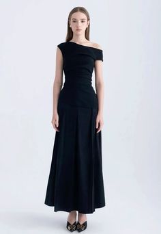 Black Formal Dresses Midi, Black Top With Black Skirt, Dress To Meet His Parents, A-line Skirt, Orchestra Outfit Concert Classy, Concert Black Outfit Orchestra, Feminine Shoulders, Simple Long Black Dress, Wedding Two Piece