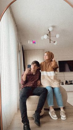 Indie Couple, Girls Veiled, Couple Outfit Ideas, Head Scarf Styles, Cute Couple Outfits, Hijabi Fashion Casual, Women Dresses Classy, Mens Trendy Outfits