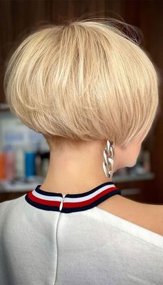 Bob With Undercut, Short Wedge Hairstyles, Kort Bob, Tan Skin Blonde Hair, Wedge Hairstyles, Wedding Readings, Layered Bob Haircuts, Bob Hairstyles With Bangs, Bob Haircut With Bangs