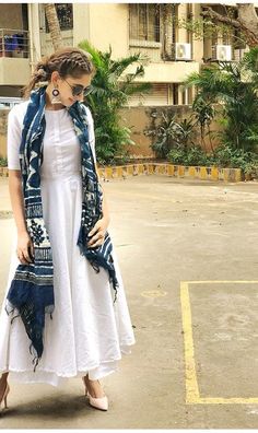 Pinterest • @bhavi91 Indian Wardrobe, Kurti Styles, Indian Kurtis, Chique Outfit, Styles Dress, Churidar Designs, India Dress, Gaun Fashion, Casual Indian Fashion