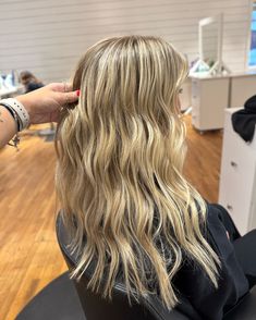 rooted + bright 🎀  #hairstylist #hairstylists #michiganstylist #mihairstylist #blonde #brunette #highlights #lowlights #livedinblonde #livedinhair #dimensionalblonde #rootsmudge #teasylights #balayage #haircut #holland #grandrapids #michigan Balayage, Michigan