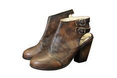 #42230 Vintage Freebird by Steven dark brown leather, open heeled ankle boots / booties. Semi-adjustable snap closure. FB Smoke 7 / Leather Upper / Leather Lining / Leather Sole / Made in Mexico / 913 / 33029601. CONDITION Good Overall - Gentle wear DIMENSIONS US 7 / UK 5 / /EUR 37/38 / cm 23.5 Brown Boots With Heel Loop For Fall, Brown Fall Boots With Heel Loop, Brown Ankle Strap Boots For Fall, Brown Ankle-high Moto Boots With Stacked Heel, Brown Ankle-high Boots With Heel Loop, Brown Ankle Booties With Buckle Closure, Leather Boots With Stacked Open Heel, Leather Boots With Stacked Heel And Open Heel, Brown Closed Toe Heeled Boots With Buckle Closure