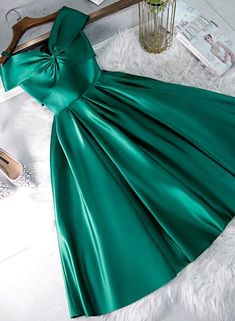 Green Satin Short Sweeetheart Off Shoulder Homecoming Dress, Green Sho Short Party Dress Formal, Homecoming Dresses Green, Green Satin Prom Dress, Prom Dresses Off The Shoulder, Dresses Off The Shoulder, Green Homecoming Dresses, Short Prom Dresses, Corset Dress Prom, Dresses Green