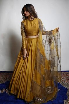 Long Sleeve Lehenga, Hand Work Lehenga, Zari Lehenga, डिजाइनर कपड़े, Lehenga And Blouse, Gold Lehenga, Simple Lehenga, Indian Outfits Lehenga