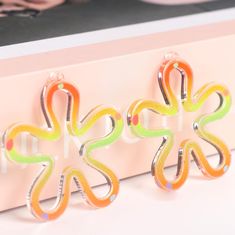 Size： 41mm length 39mm width The depth is approximately 3mm Hole size:Approximately 1.5 MM Material:Acrylic & Resin Gradient Flower, Flower Acrylic, Acrylic Earring, Orange Print, Acrylic Earrings, Floral Earrings, Wedding Basket, Jewelry Earrings Studs, Jewelry Earrings