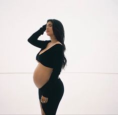 Stylizacje Kylie Jenner, Jenner Pregnant, Kylie Jenner Pregnant, Kylie Pregnant, Kylie Jenner Fotos, Pregnant Outfit, Pregnancy Belly Photos, Cute Pregnancy Pictures