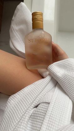 Clean Vibes, Morning Routine Aesthetic, Routine Aesthetic, Beauty Aesthetic, Bath And Body Care, Beauty Must Haves, Healthy Lifestyle Inspiration, Cosmetic Skin Care, Post Ideas