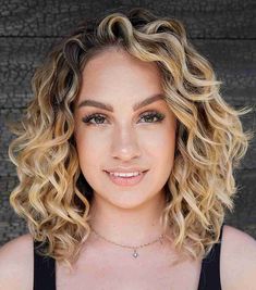 2c Bob Haircut, Long Bob Curly, Long Bob Hair Styles, Long Curly Bob Haircut, Long Curly Bob, Long Blonde Curly Hair, 2c Hair, Caramel Blonde Hair, Curly Lob