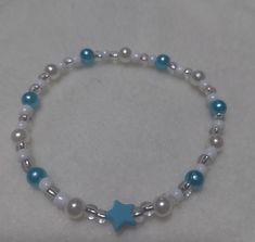 😺🙌 Bracelet Ideas Small Beads, Bracelet Inspo Aesthetic, Aesthetic Bracelets Beads, Blue Bracelet Beads, Ideas Para Hacer Pulseras, Pulseras Aesthetic, Simple Beaded Bracelets, Valentines Bracelets