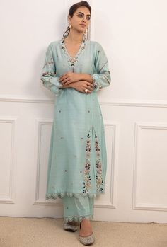 *There could be slight variation in garment color* This 2 pc kurta set comes with a french knot hand embroidery on silk chanderi set in a V neckline and a tassel tie-up. The sleeves have an organza patch with embroidery detail. Teamed up with a matching palazzo finished with lace. Can be teamed up with a coordinated se Event Makeup Tutorial, Pakistani Dress Design Ideas, Creative Dresses, Suit Stitching, Embroidery On Silk, Dress Design Ideas, Pret Wear, Gota Embroidery, Indian Kurti