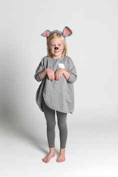 DIY animal twisty headwraps for...sweet simple Halloween costume Animal Costumes Diy, Animal Costumes For Kids, Karneval Diy, Rat Costume, Halloween Costumes For Work, Mouse Outfit, Book Day Costumes, Rabbit Costume, Diy Costumes Kids