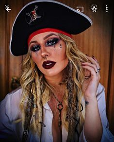 Maquillage Halloween Simple, Make Carnaval, Pirate Halloween, Holloween Costume, Cute Couple Halloween Costumes, Amazing Halloween Makeup, Halloween Tattoo