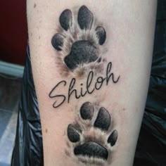 an animal paw with the word shiloh painted on it's left side leg