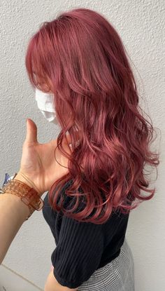 「ブリーチ2回ベースpink」[動画] | ピンクヘア, ヘアスタイリング, 髪のインスピレーション Red Pink Hair Color, Dark Pink Hair Color, Subtle Pink Hair, Deep Pink Hair, Pinkish Red Hair, Pink Red Hair, Mauve Hair, Raspberry Hair