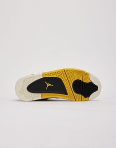 The Air Jordan 4 makes a triumphant return with a revitalized "Vivid Sulfur" paint job. The pristine white leather upper sets the stage for vibrant accents of "Vivid Sulfur" and "Anthracite," paying homage to the design heritage rooted in '80s basketball culture. Leather upper TPU mesh windows TPU "wings" overlays Trad 80s Basketball, Jordan Air, Jordan 4 Retro, Womens Jordans, Air Jordan 4, Air Jordan 4 Retro, The Stage, Paint Job, White Leather