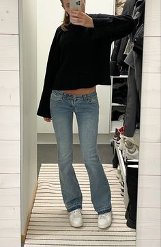 Lowrisejeans Outfit, Rock Your School, Look Legging, Viral On Tiktok, Skandinavian Fashion, Stockholm Style, Paris Mode, Casual Preppy Outfits, Everyday Fashion Outfits