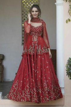 Beautiful Lengha Design, Lehenga Blouse Designs Long, Paplon Design Lehenga, Long Blouse For Lehenga, Long Blouse Designs For Lehenga Choli, Indian Dresses To Wear To A Wedding, Long Choli Blouse Design, Roka Outfits For Bride, Pakistani Lehenga Designs