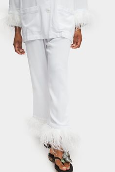 Our cult white pyjamas set with feather trims is so comfy that it can be worn again and again. Fun and flirty, this women's number will elegantly take you from couch-side to golden hour with ease. Feather Pajamas, White Pyjamas, Party Pajamas, Pjs Set, Ostrich Feather Trim, Pyjamas Set, White Pajamas, Pajama Dress, White Feather