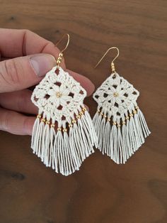 Off-white,ivory,gold beads,fringes,granny squares Hairstyles Crochet, Hats Crochet, Gifts Crochet, Beginners Crochet, Mode Crochet