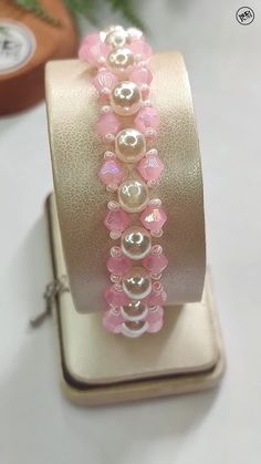 Beaded Bracelets Diy Ideas, Pearl Bracelet Ideas, Crystal Bracelets Tutorial, Seed Beads Bracelets, Beaded Bracelet Ideas, Pink Beaded Bracelet, Anting Manik, Bracelets Pink