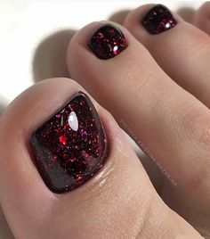 Sparkly Toe Nails, Red Pedicure, Black Toe Nails, Fall Toe Nails, Pedicure Designs Toenails, Pedicure Nail Designs, Pedicure Colors, Gel Toe Nails, Toe Nail Color