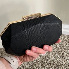 Brand New Never Used Fins Shaped Clutch Bag. Very Versatile And Cute. Has Optional Chain Shoulder Strap. Comes With Original Tag Cork Clutch, Gold Evening Bag, Black Clutch Bags, Clutch Purse Black, Bow Clutch, Metallic Clutch, Embellished Clutch, Straw Clutch, Gold Clutch