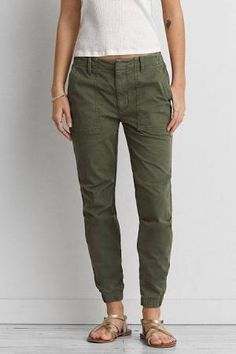 Use as another neutral.  These will be a fun addition to wear with existing items.  Mix and match with all your basic pieces. Womens Joggers Outfit, Stylish Gym Outfits, Casual Dinner Outfits, Jogger Pants Outfit, Olive Green Pants, Joggers Outfit, Jean Trends, Cargo Joggers, Joggers Womens