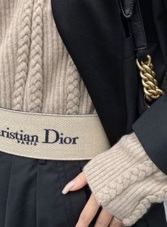 Dior Girl, Dior Aesthetic, Foto Baby, Money Aesthetic, Blair Waldorf, Miss Dior, Old Money Aesthetic, 가을 패션, French Girl