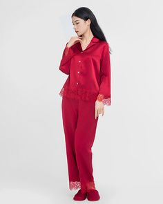 ● 22 mm silk fabric, 100% mulberry silk trouser pajamas.● A delicate and elegant touch of silk that captures a unique memory.● Romantic floral lace on satin silk.● A blend of classic and modern elements, engraved with a passionate love for each other. Silk Pajamas Set, Silk Pajamas Women, Silk Pajama, Silk Bag, Silk Pajama Set, Modern Elements, Lace Silk, Lace Splicing, Silk Trousers