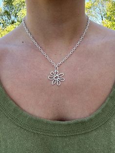 Handmade super cute silver flower necklace Silver Flower Necklace, Silver Flowers, Flower Necklace, Pendant Necklaces, Jewelry Necklace Pendant, Jewelry Necklaces, Super Cute, Necklaces, Pendant Necklace