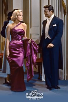 Marilyn Monroe How To Marry A Millionaire Dress, Marlen Monro Dress, Iconic Purple Dress, Marilyn Monroe Purple Dress, Iconic Hollywood Dresses, Marilyn Monroe Iconic Dress, Marilyn Monroe Dresses Outfits, Old Hollywood Glam Dresses Evening Gowns, Marlyne Monro Dresses