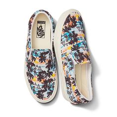 Vans Store, Popular Shoes, Shoe Style, Vans Classic Slip On Sneaker, Nice Shoes, Slip On Shoes, Baby Fashion, Slip On Sneaker, Clothing Accessories