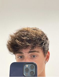 Gents Hair Style, Wavy Hair Men, Men Haircut Styles, Cool Hairstyles For Men, Haircuts For Wavy Hair, Corbyn Besson