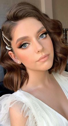 Wedding Makeup Gray Eyes, Round Face Bride Hairstyle, Makeup Cantik, Wedding Eyes, Mekap Mata, Wedding Makeup Tutorial, Wedding Eye Makeup, Bridal Eye Makeup, Bridal Makeup Natural