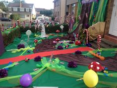 an outdoor area with decorations and balloons on the ground